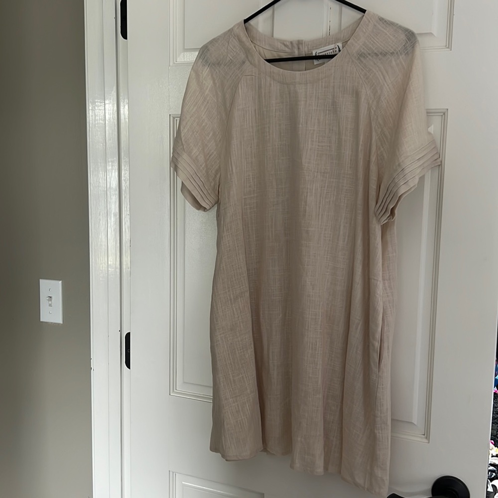 Lulus cream shift dress with pockets!!